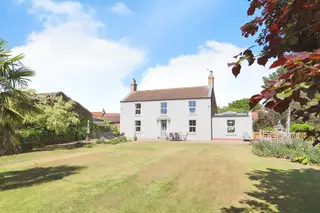 CHARMING COUNTRY HOME WITH SPACE, CHARACTER AND MODERN COMFORTS. SET WITHIN 2.5 ACRES