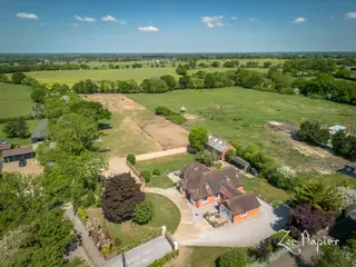 A versatile & deceptively spacious residence with superb equine facilities and 2.87 acre grounds (stls) 