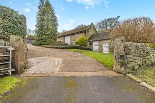 Farmhouse with 5 acres and glorious cross-valley views