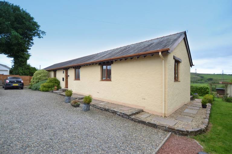 Property for Sale Pontyberem CARMARTHENSHIRE (EO7968) *Under Offer