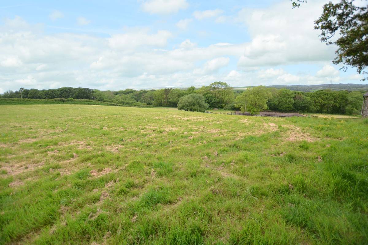 Property for Sale Trimsaran CARMARTHENSHIRE (EO7936)