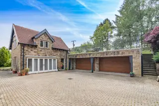 Stunning home, 1 bed annex coach house, 3 acres & stable block 