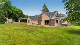 A truly exceptional equestrian property set within 14 Acres 