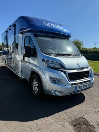 2019 Equi-Trek Horsebox – Only 21,000 Miles – Like New!
