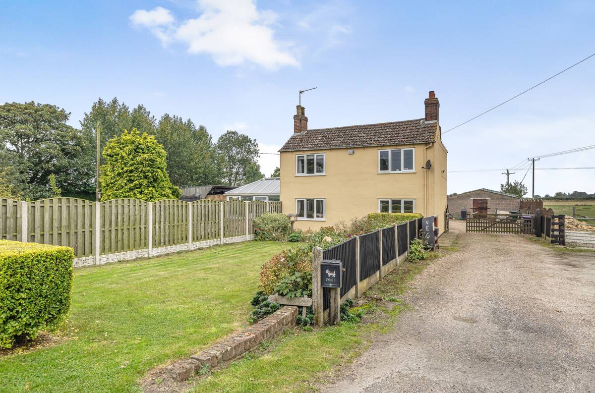 Property for Sale New York LINCOLNSHIRE (AR7222)