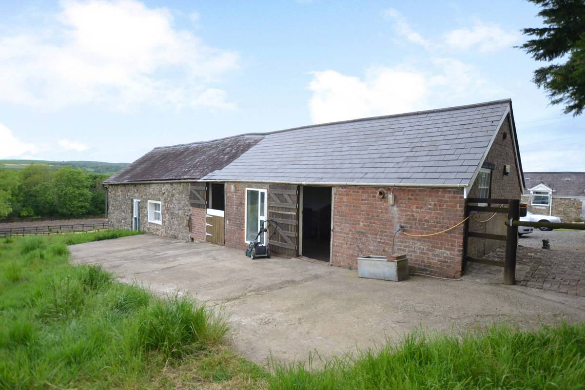 Property for Sale Trimsaran CARMARTHENSHIRE (EO7936)
