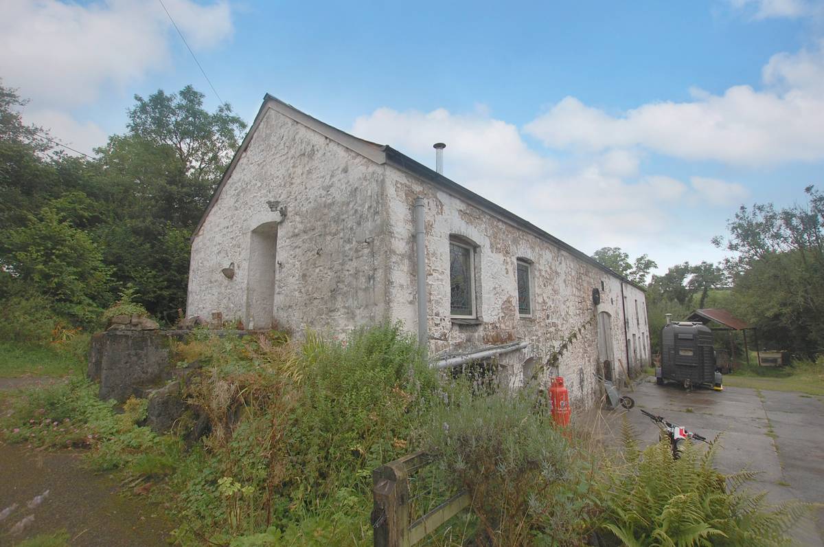 Property for Sale Llangadog CARMARTHENSHIRE (LFJ7997)