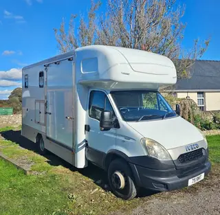 7T Horsebox by Rose & Cadno – 3T Payload, Twin Cameras, Full Living
