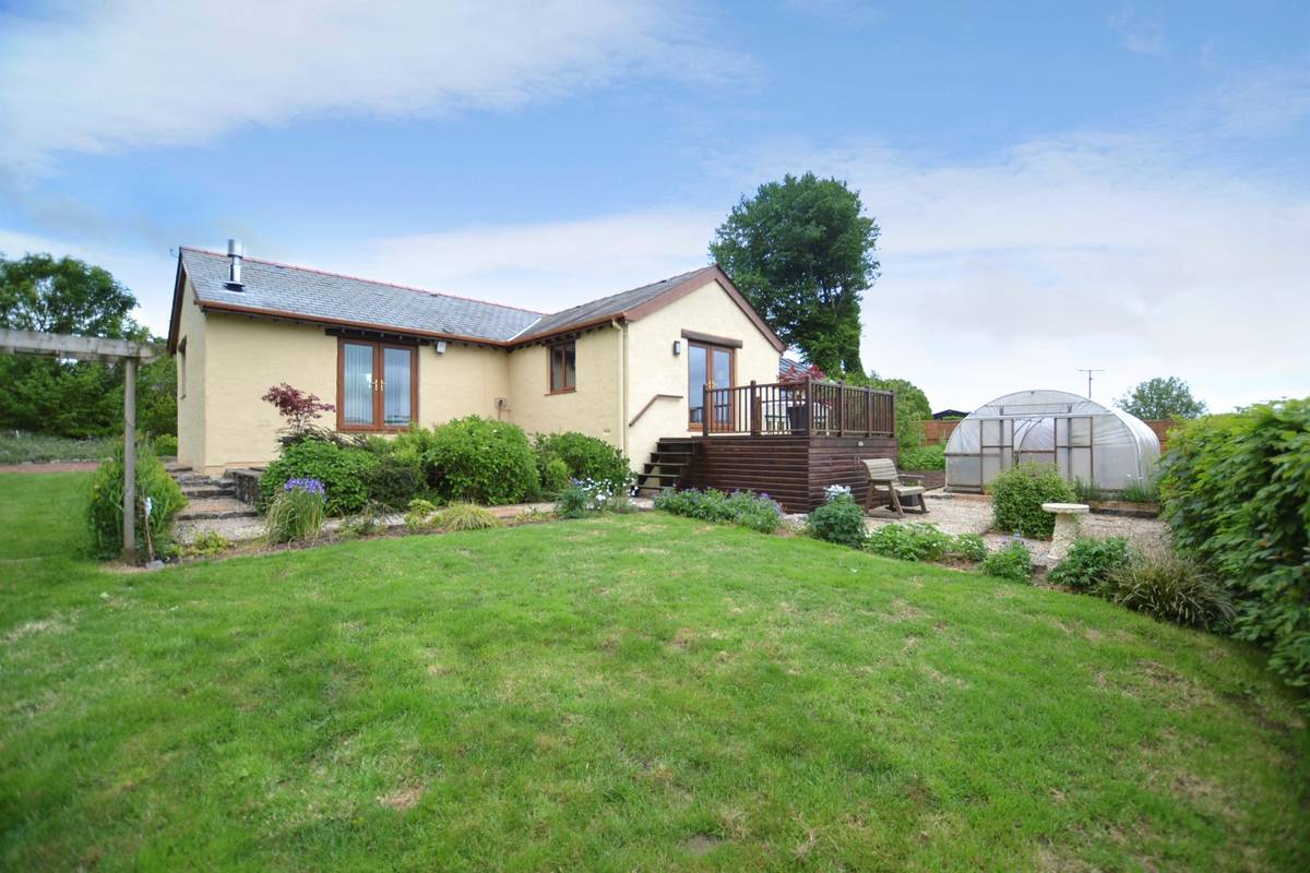 Property for Sale Pontyberem CARMARTHENSHIRE (EO7968) *Under Offer