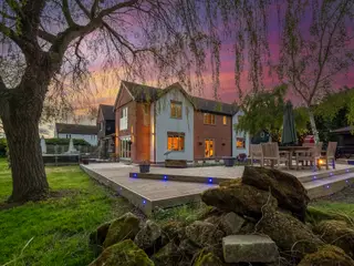 Immaculate family home with superb equestrian facilities on a plot of around ten acres