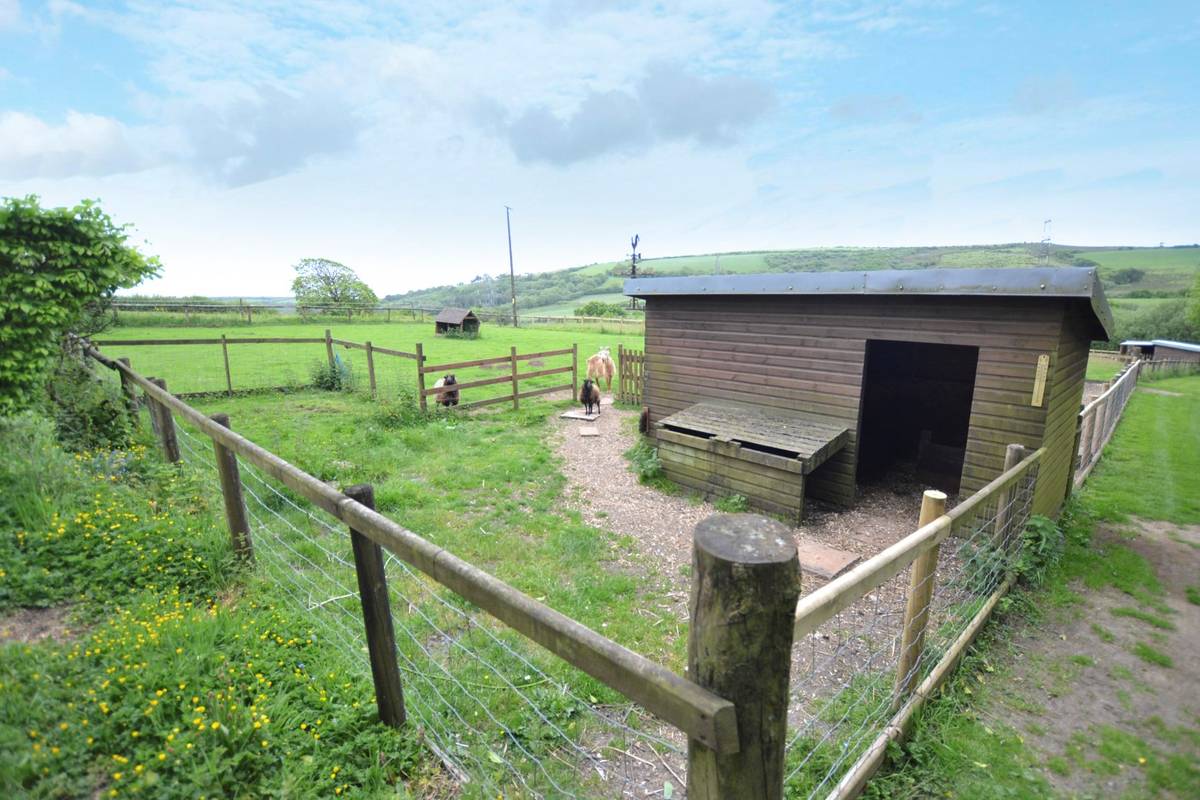 Property for Sale Pontyberem CARMARTHENSHIRE (EO7968) *Under Offer